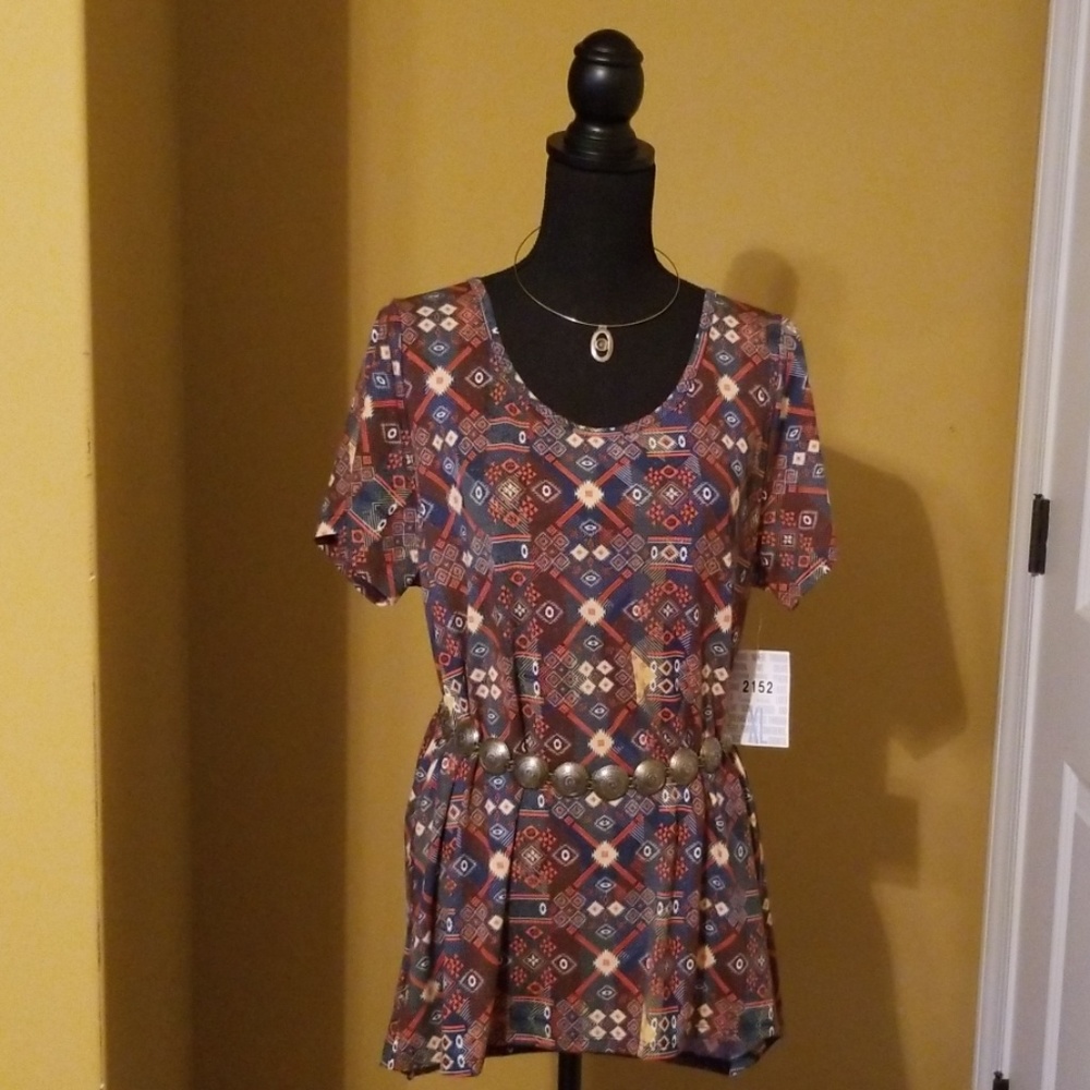 🌷 LuLaRoe Classic T